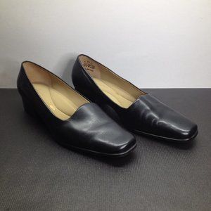 Ladies Dark Black Easy Spirit Healed Slip-on Size 9.5